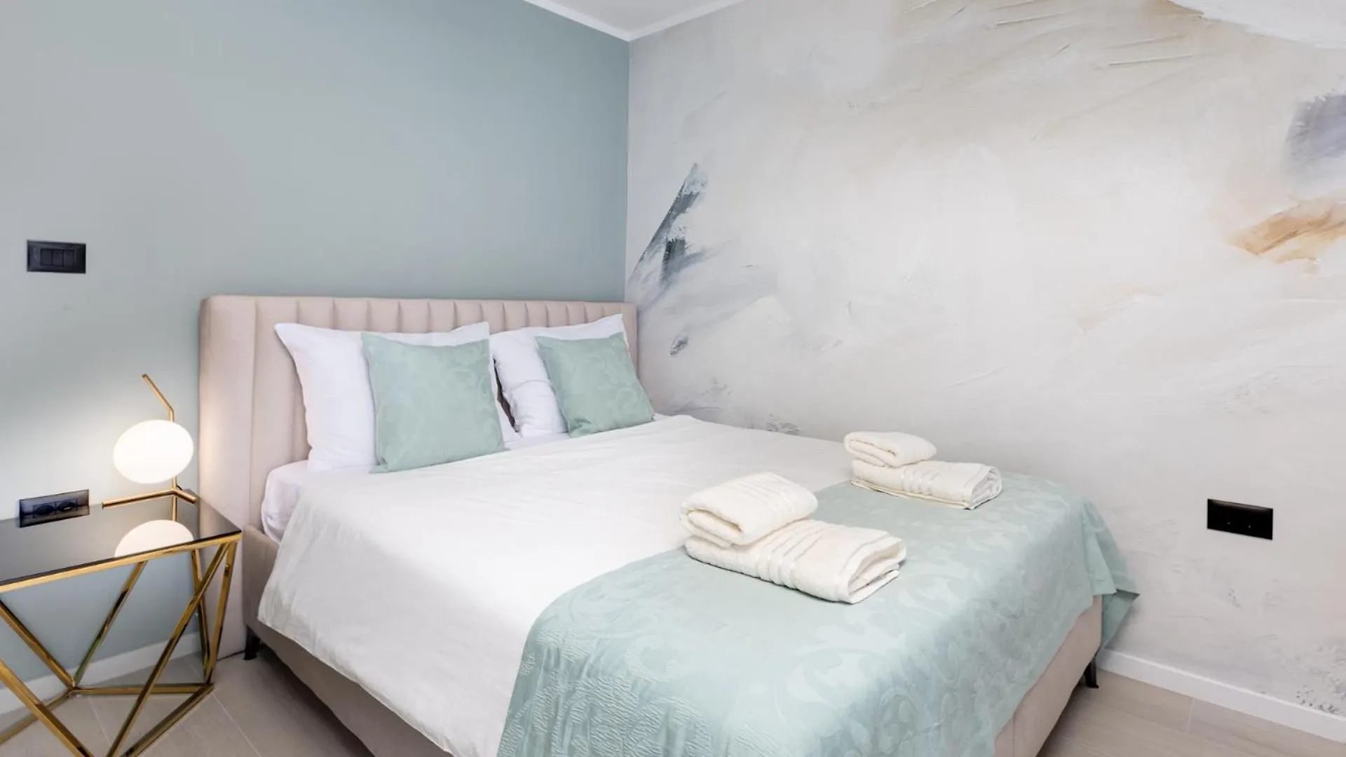 Mint & Gold Luxury Suite 말린스카 아파트