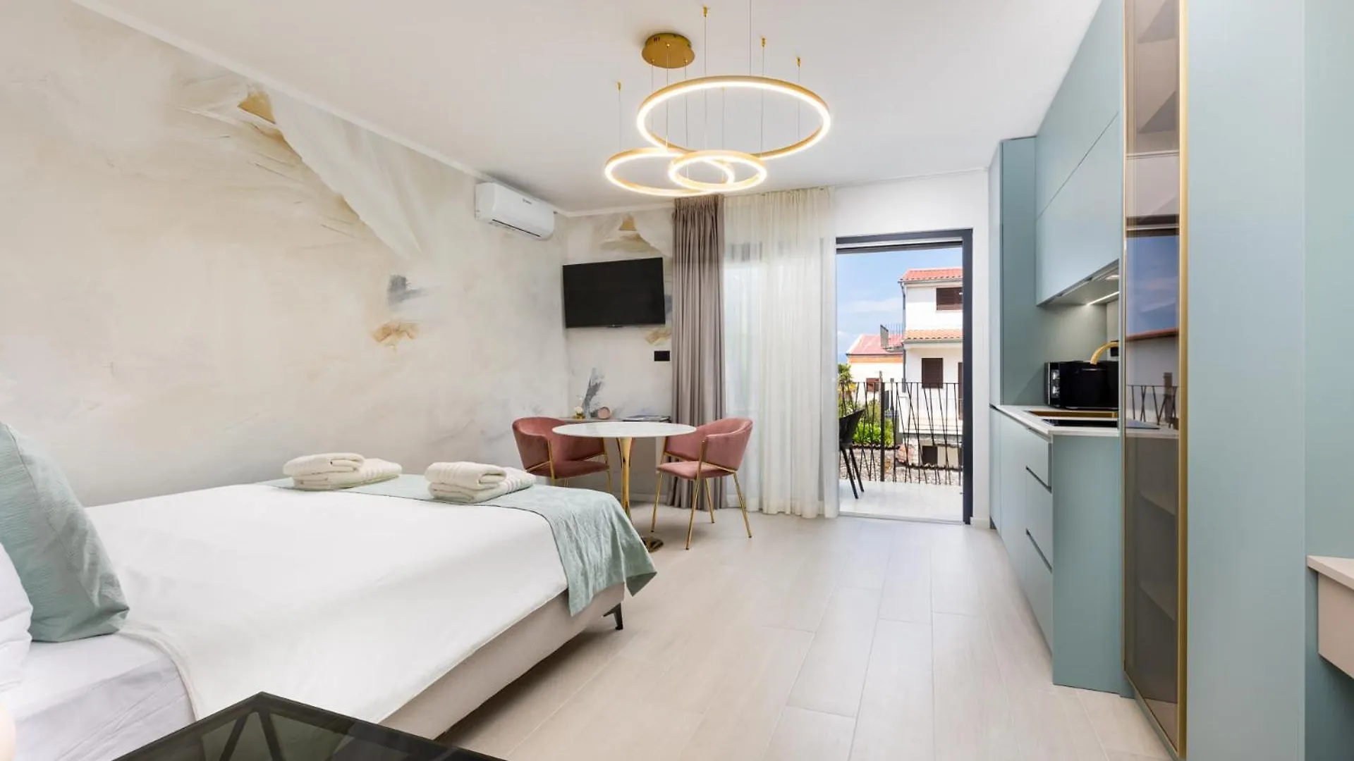 Mint & Gold Luxury Suite 말린스카